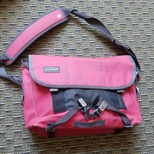 Timbuk2 messenger